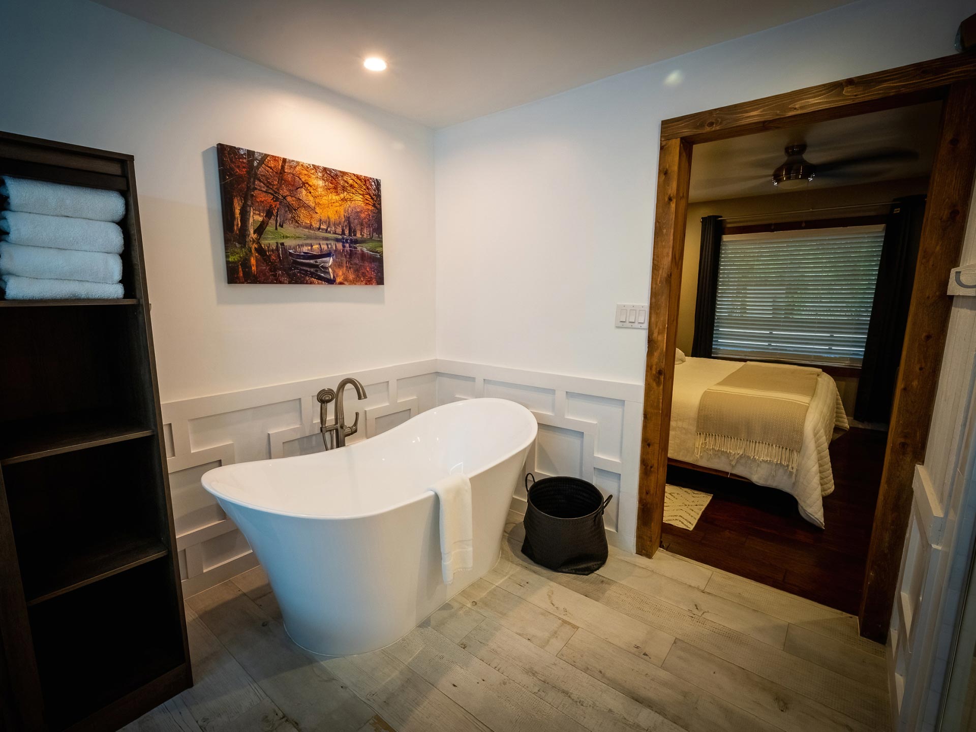The Lodge Bath Tub