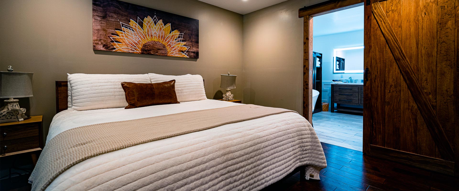 Suite Bedroom at The Lodge - Rayburn Resort 