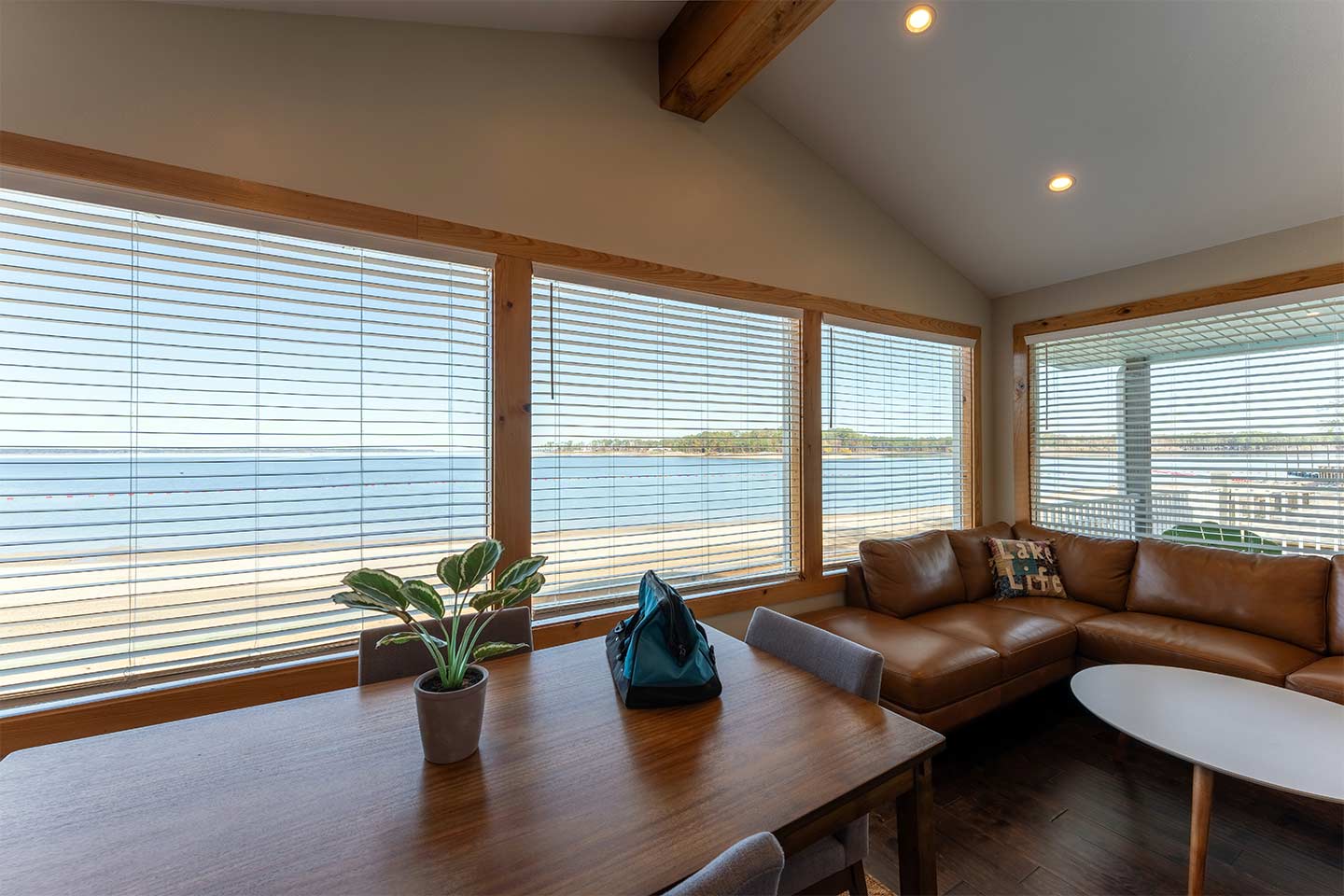 Lakeside Cottage Lake View