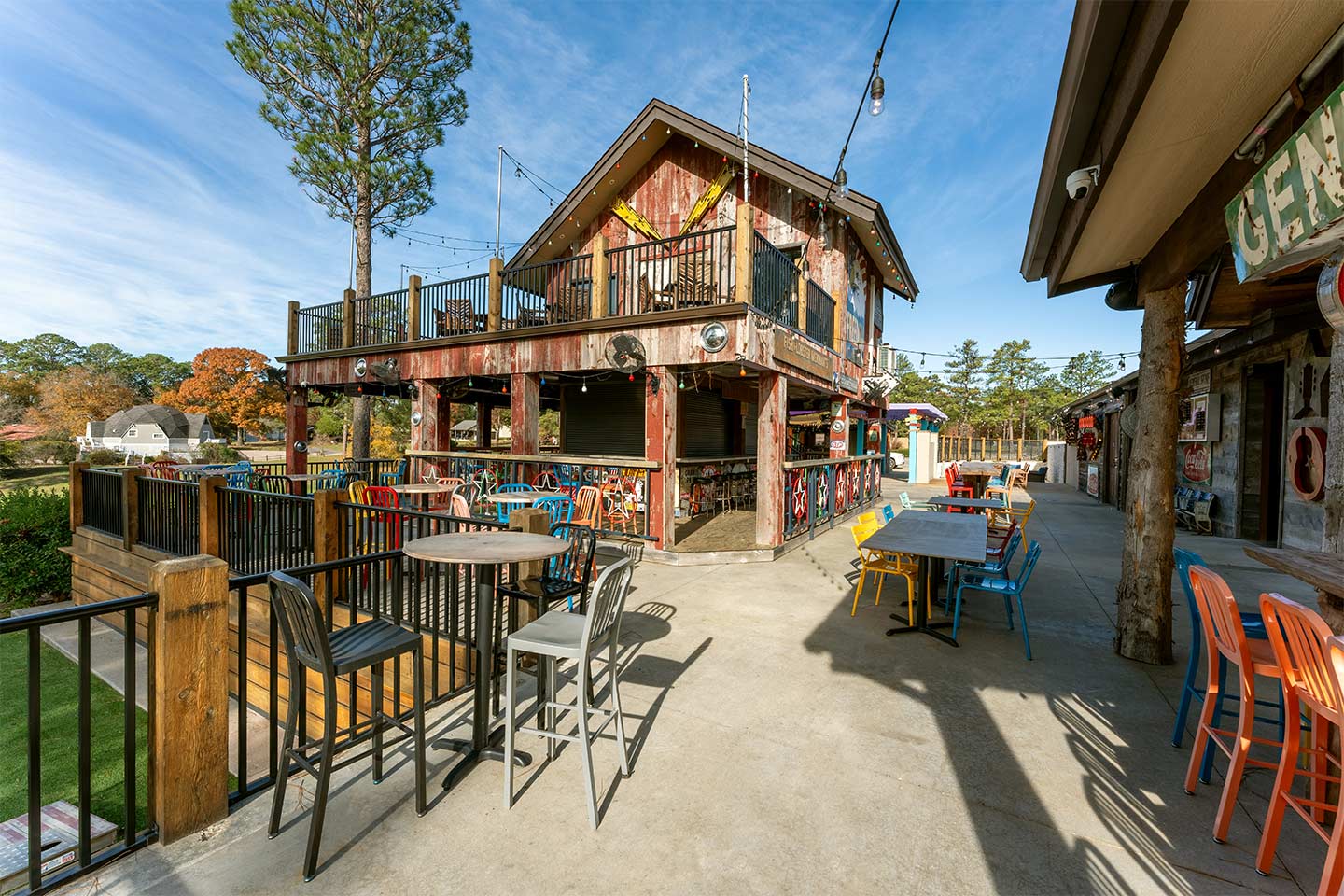 sammy-rays-bar-grill-atmosphere Sammy Ray's Bar and Grill for Outdoor Entertainment