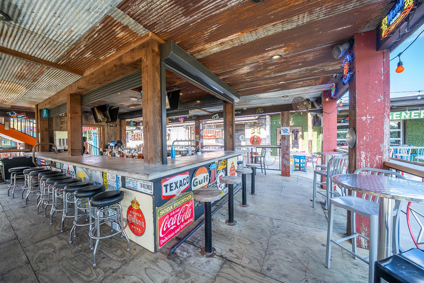Sammy Rays outdoor bar