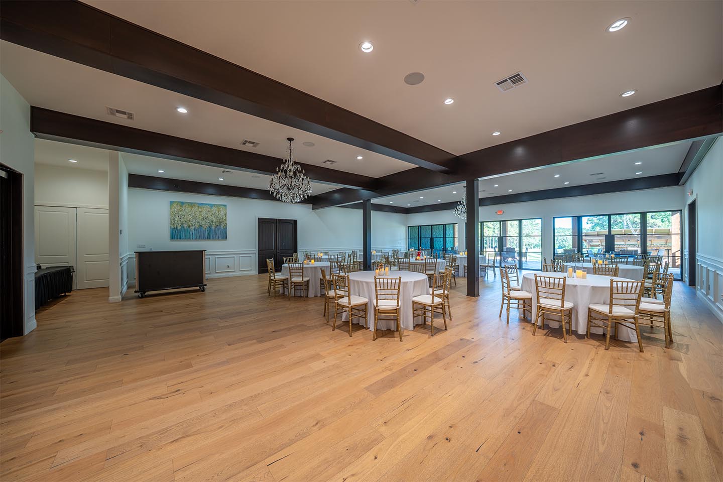 Wide shot of the White Oak Room at Rayburn Resort