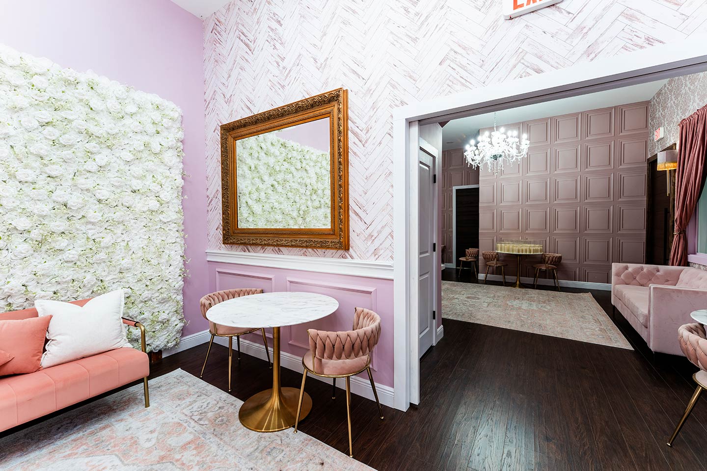 Rayburn Resort Bridal Suite Sitting Area