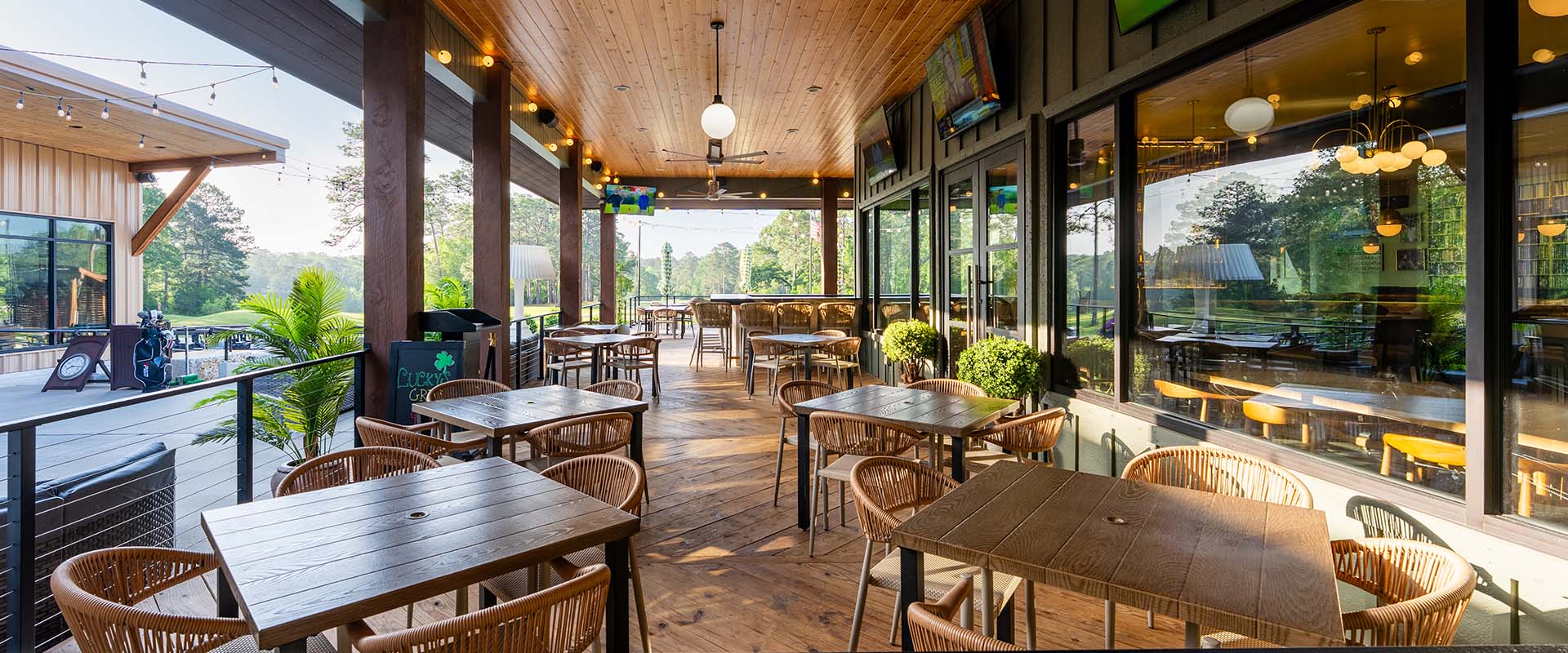 luckys pub and grub outdoor seating day