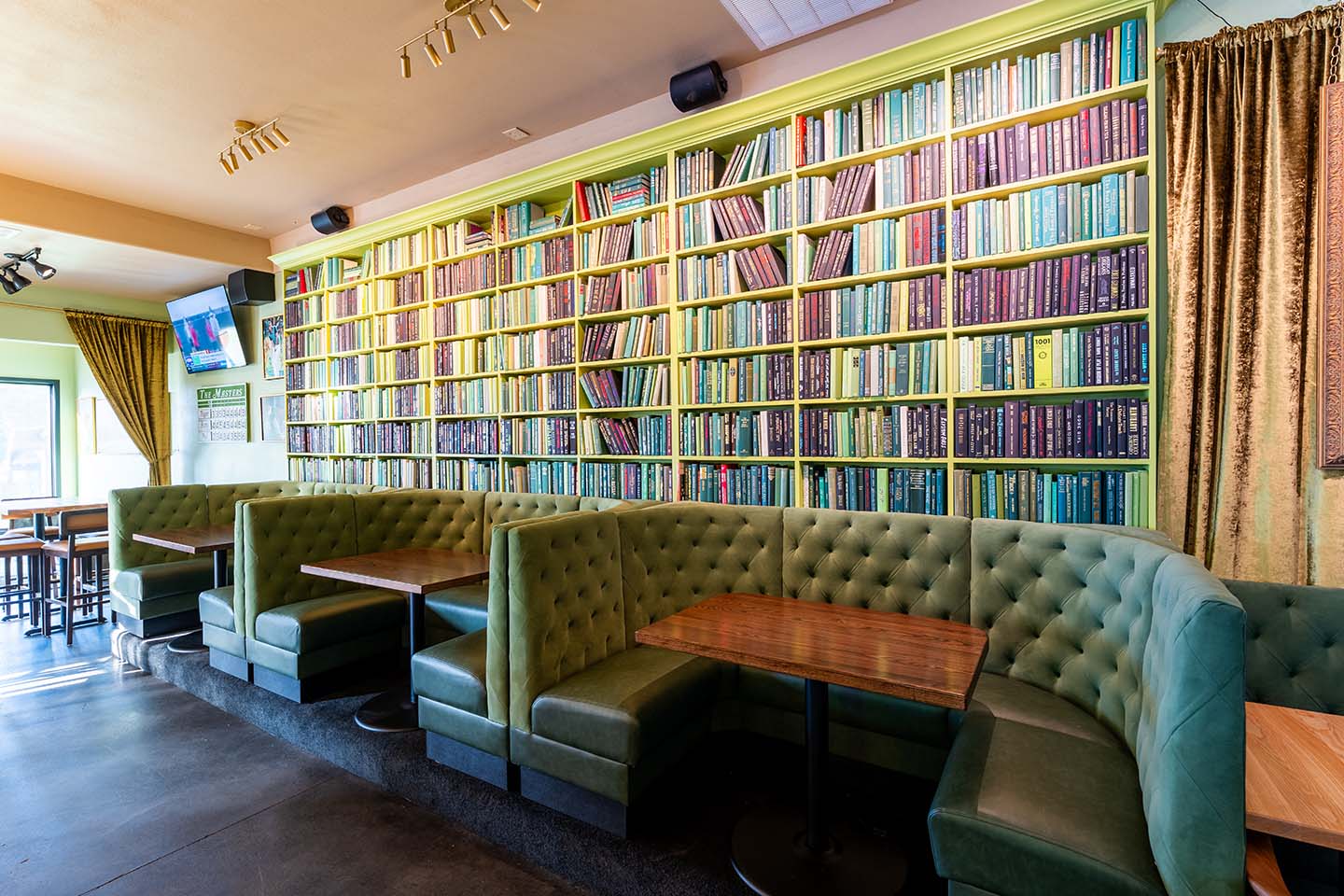 Lucky's Pub and Grub Interior Design