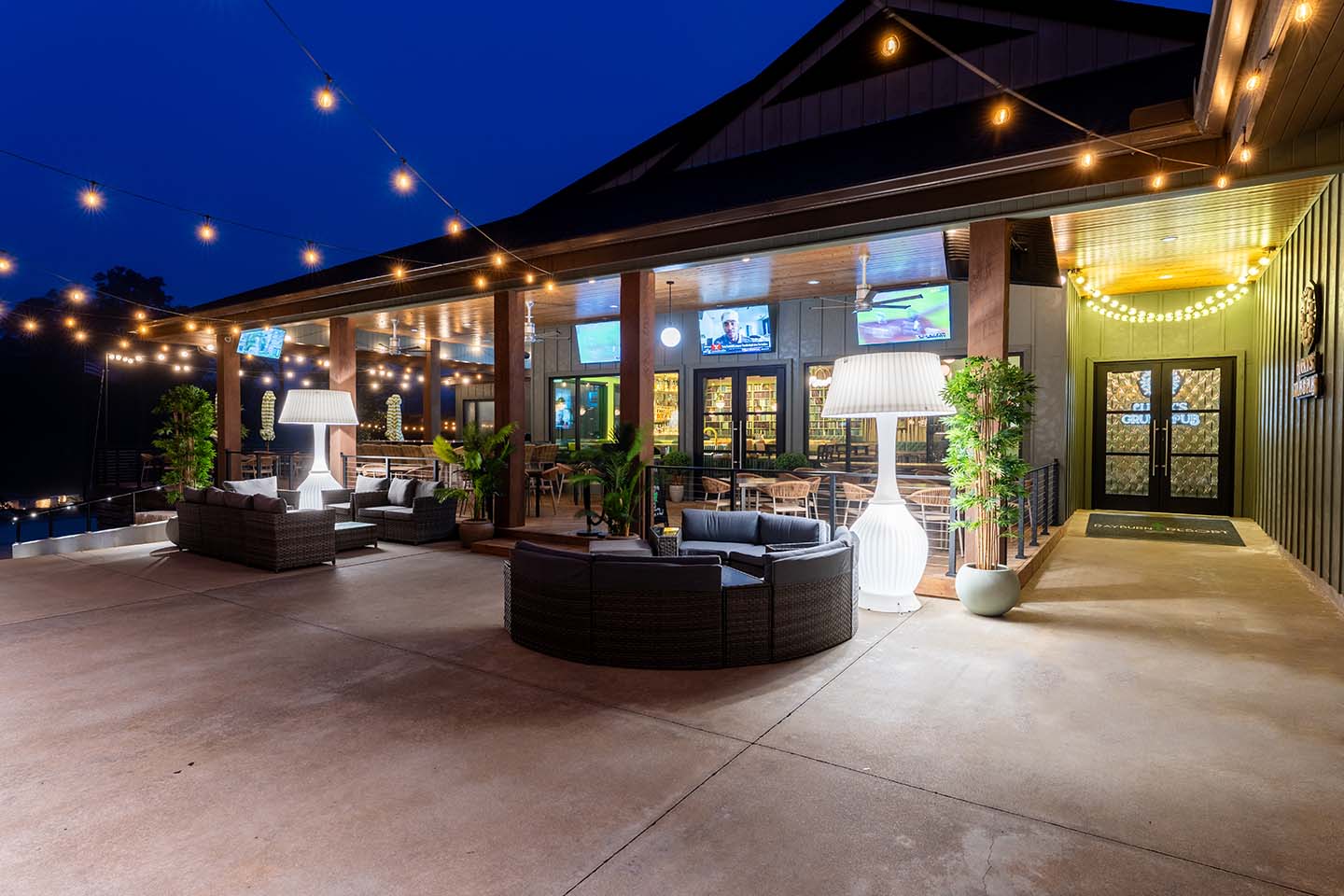 Lucky's Pub and Grub Exterior Night