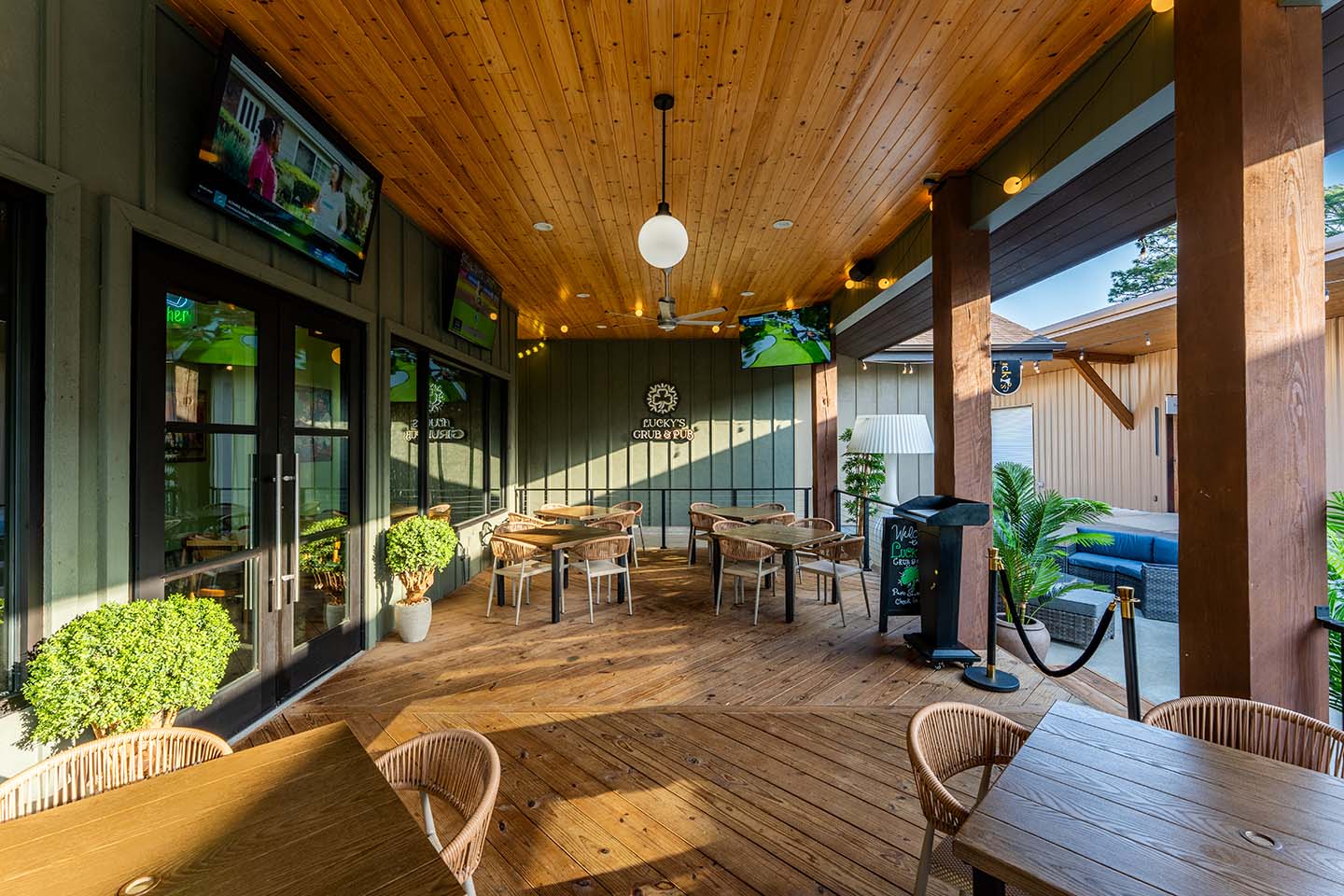 Lucky's Pub and Grub Covered Outdoor Seating 