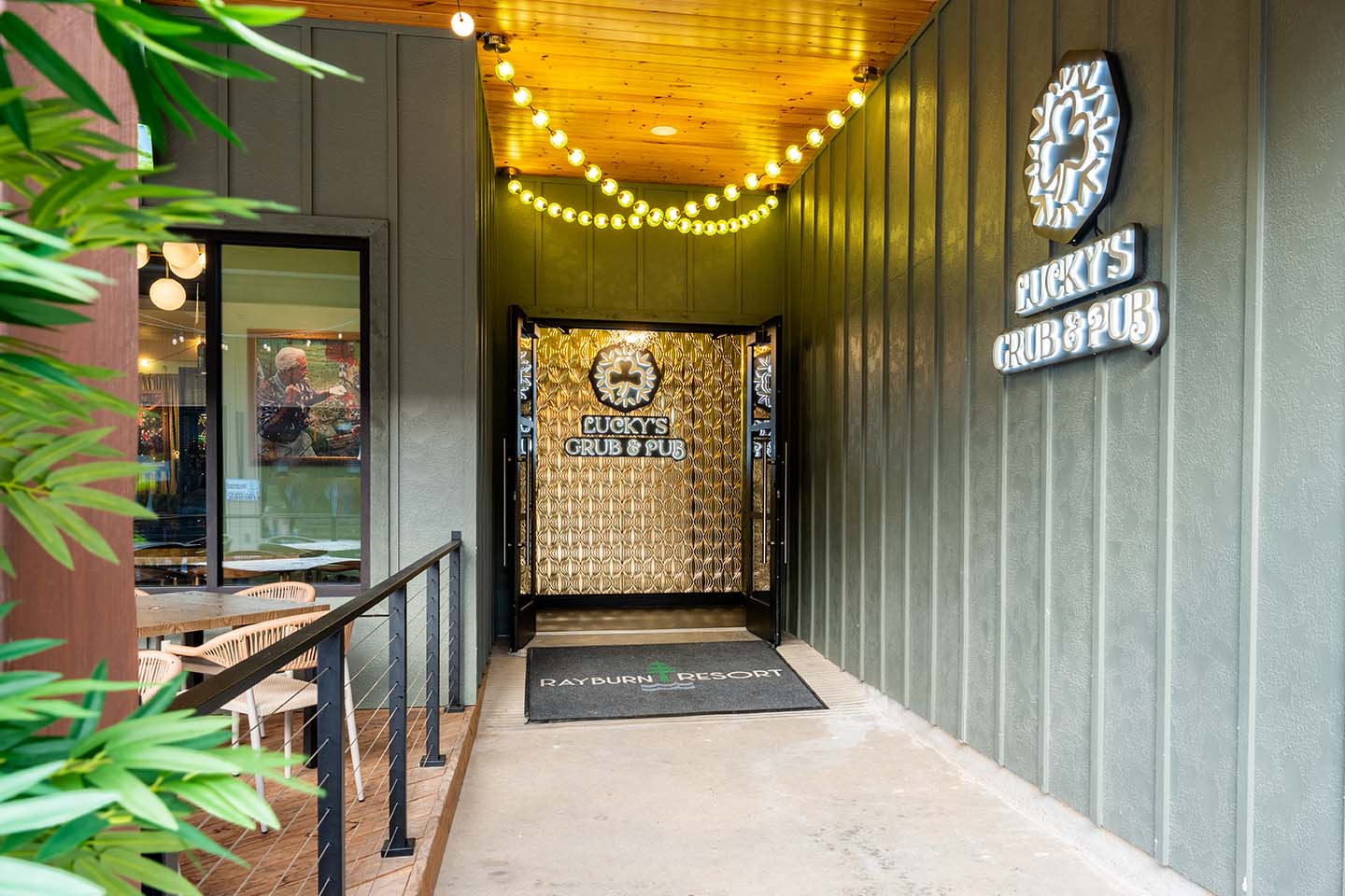 Lucky's Pub and Grub Entrance