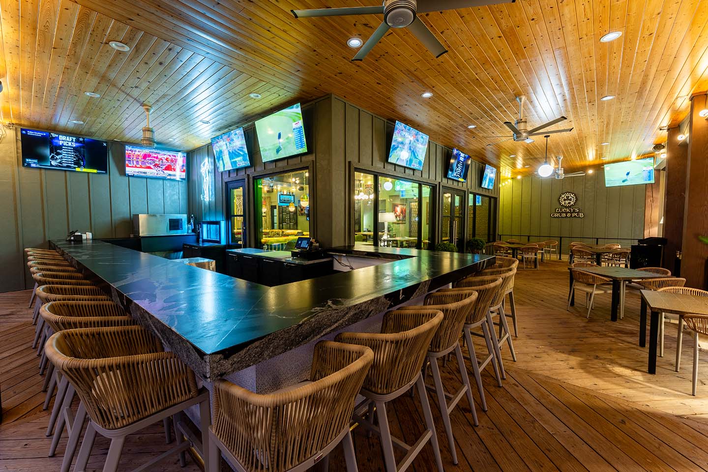 Lucky's Pub and Grub Outdoor Bar Area