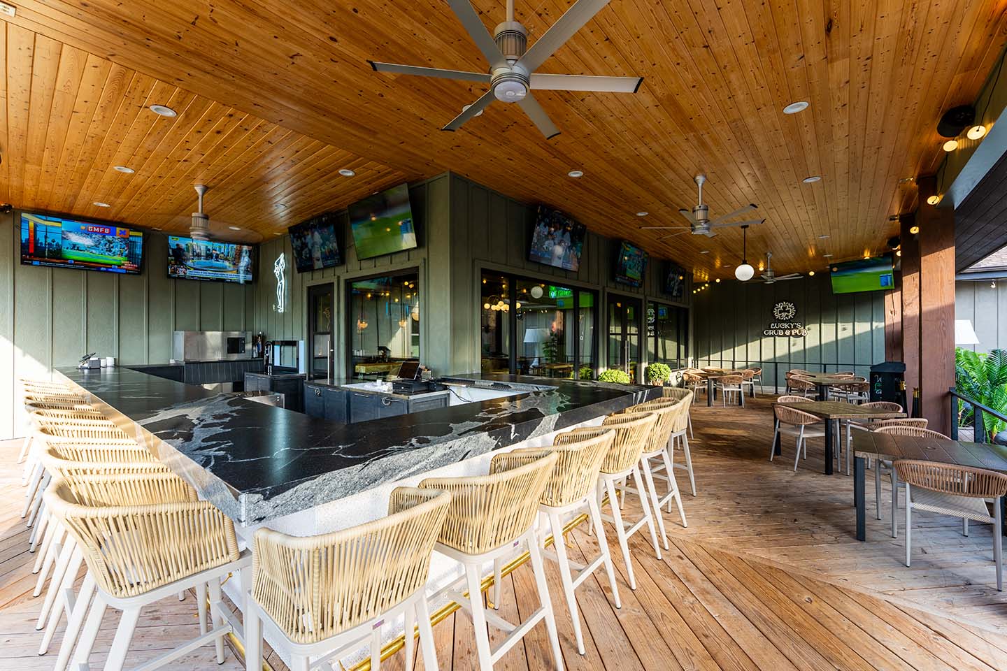 Lucky's Pub and Grub 