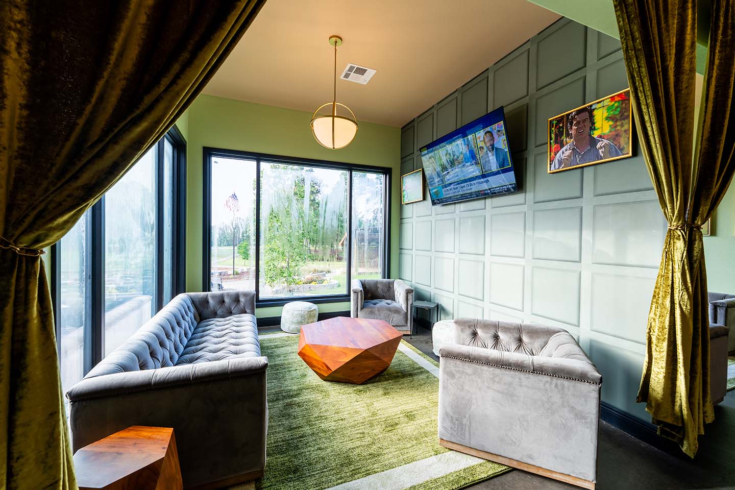 Lucky's Pub and Grub Sitting Rooms