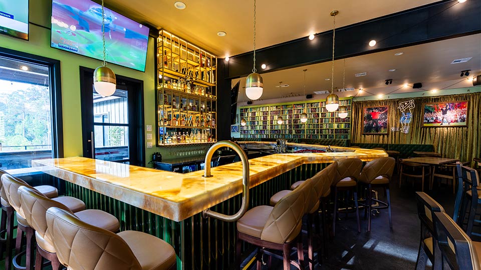 Lucky's Pub and Grub Atmosphere