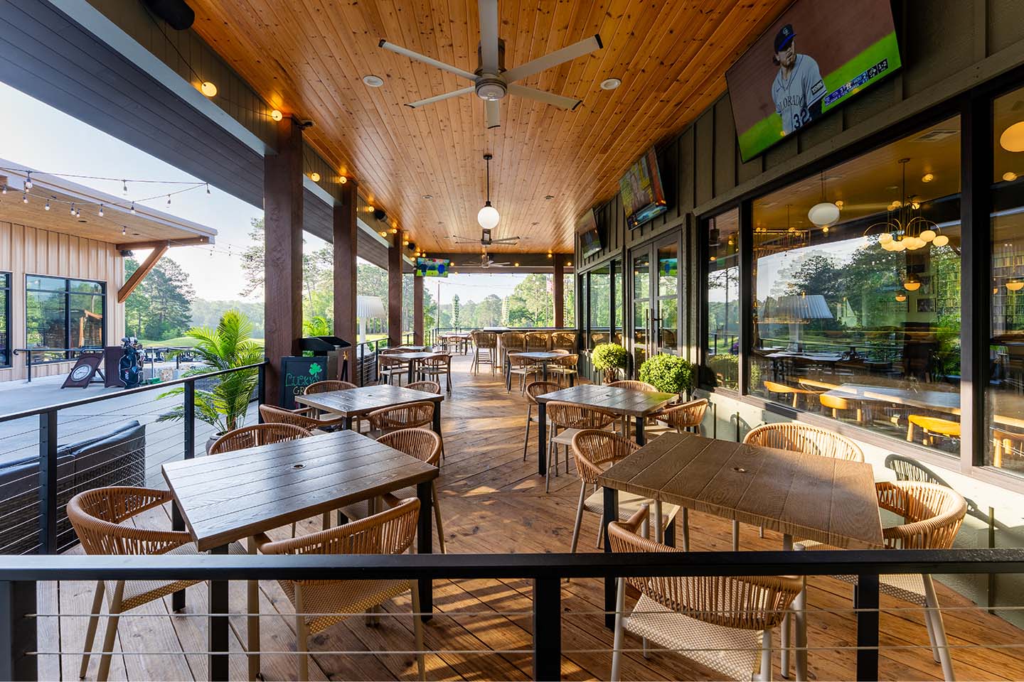 Lucky's Pub and Grub Outdoor Seating