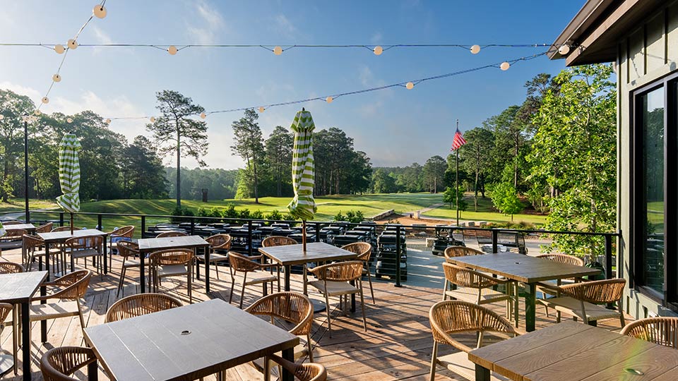 lucky's pub and grub outdoor deck view of golf course