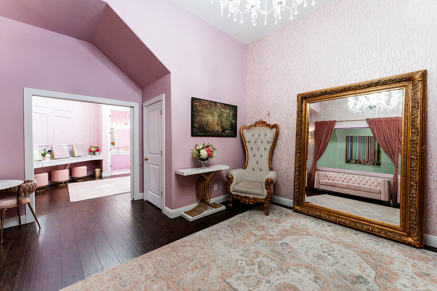 Rayburn Resort Bridal Suite Sitting Area
